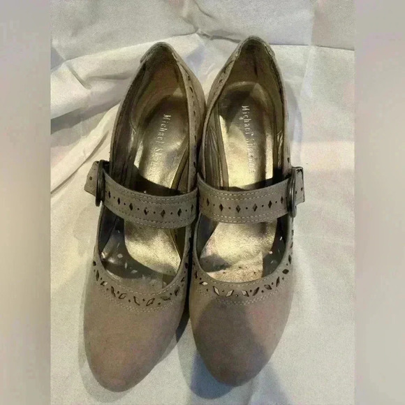 Michael Shannon Tan Heels with Elegant Design - Picture 13 of 16